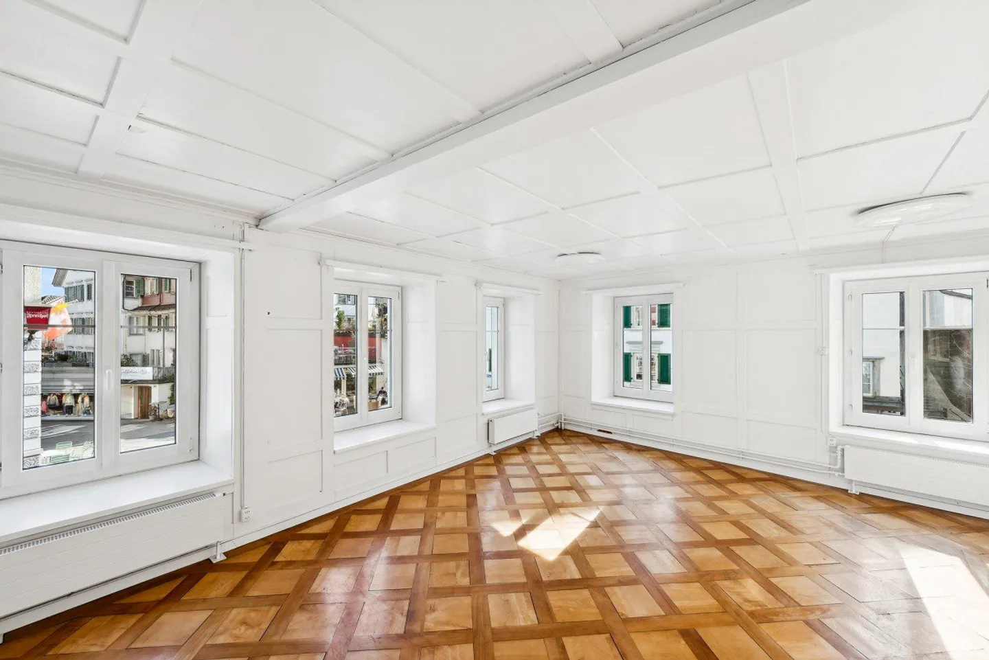 Edificio residenziale e commerciale attraente nel cuore di Richterswil - Foto 2 di 4