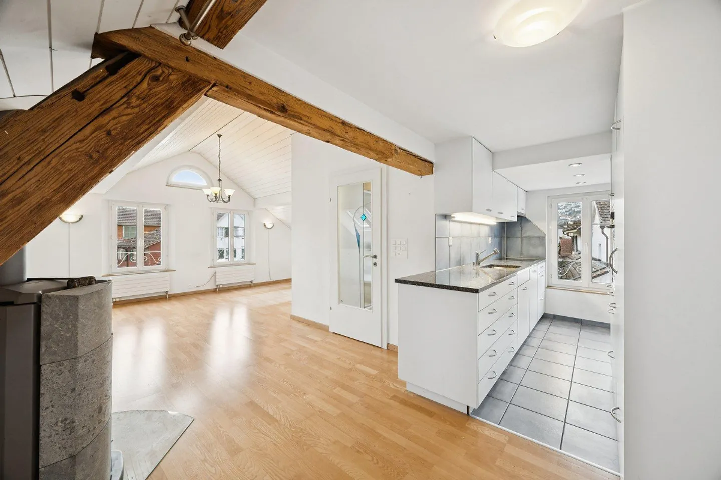 Edificio residenziale e commerciale attraente nel cuore di Richterswil - Foto 3 di 4