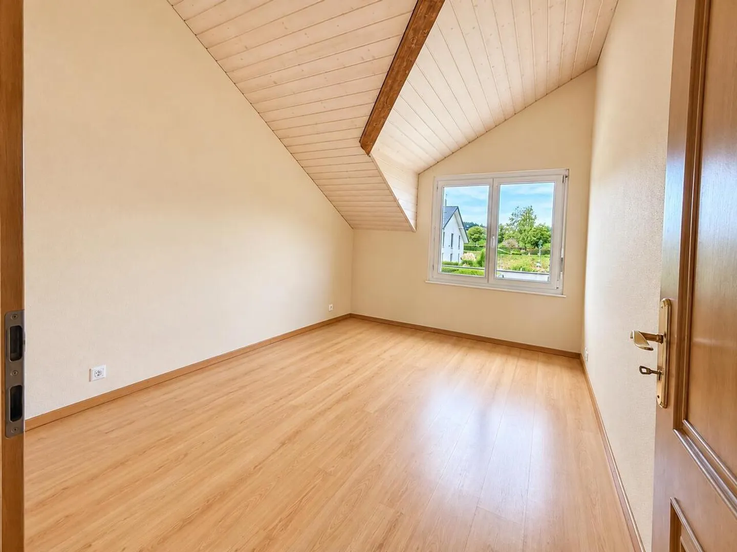 Spacious 3.5-room apartment
Large balcony-terrace - Photo 8 of 13