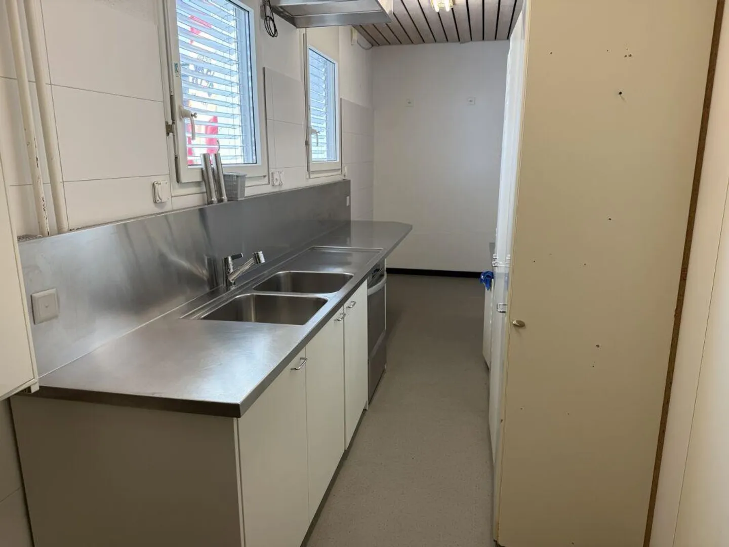 Commercial Space in Rhyland - Photo 5 of 6