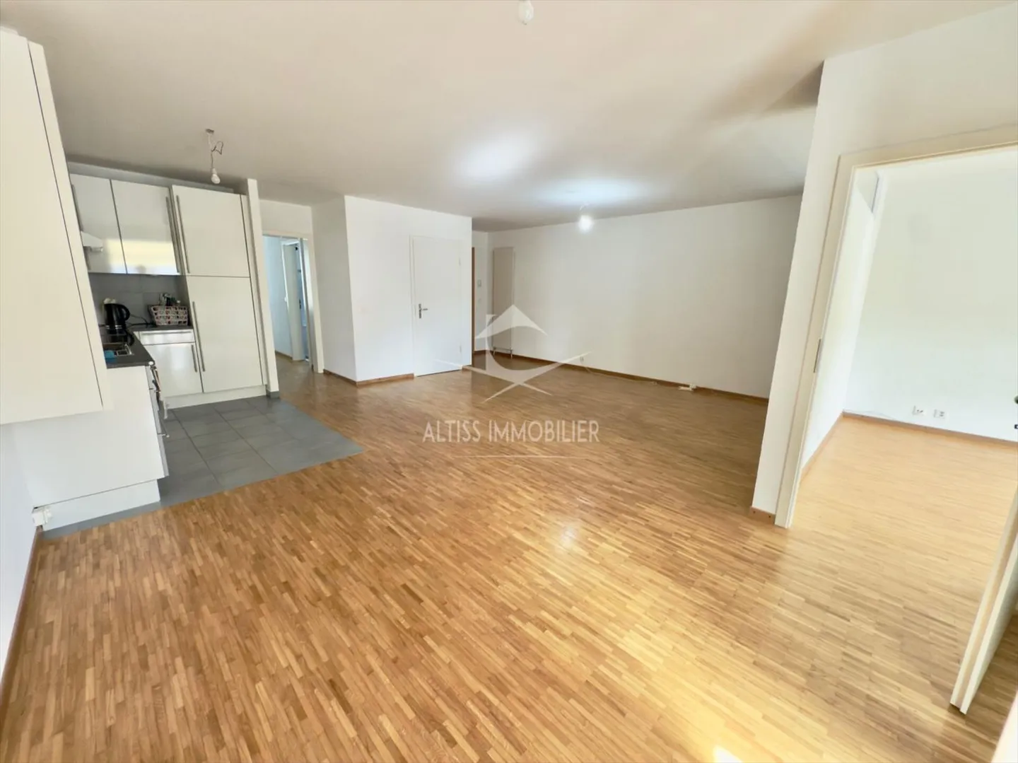 3.5 Room Apartment - Photo 2 of 12