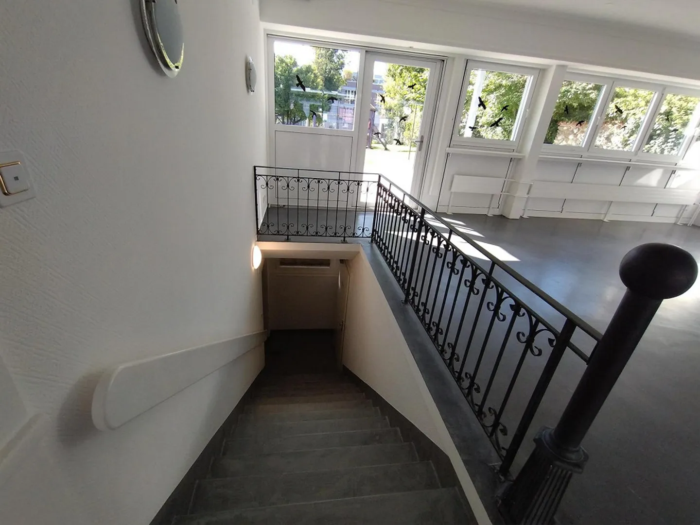 Commercial space in a busy location - Photo 9 of 12