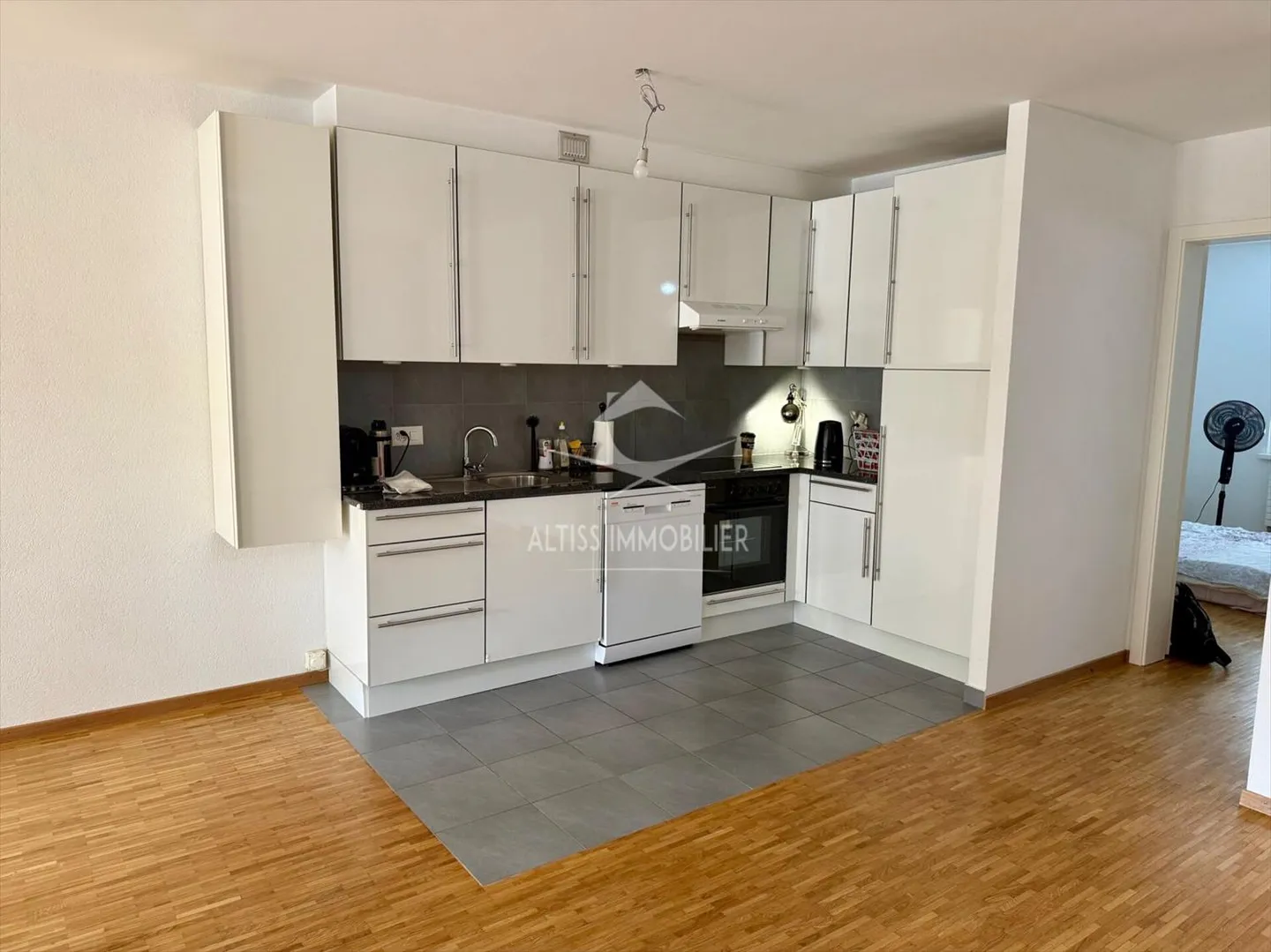 3.5 Room Apartment - Photo 1 of 12