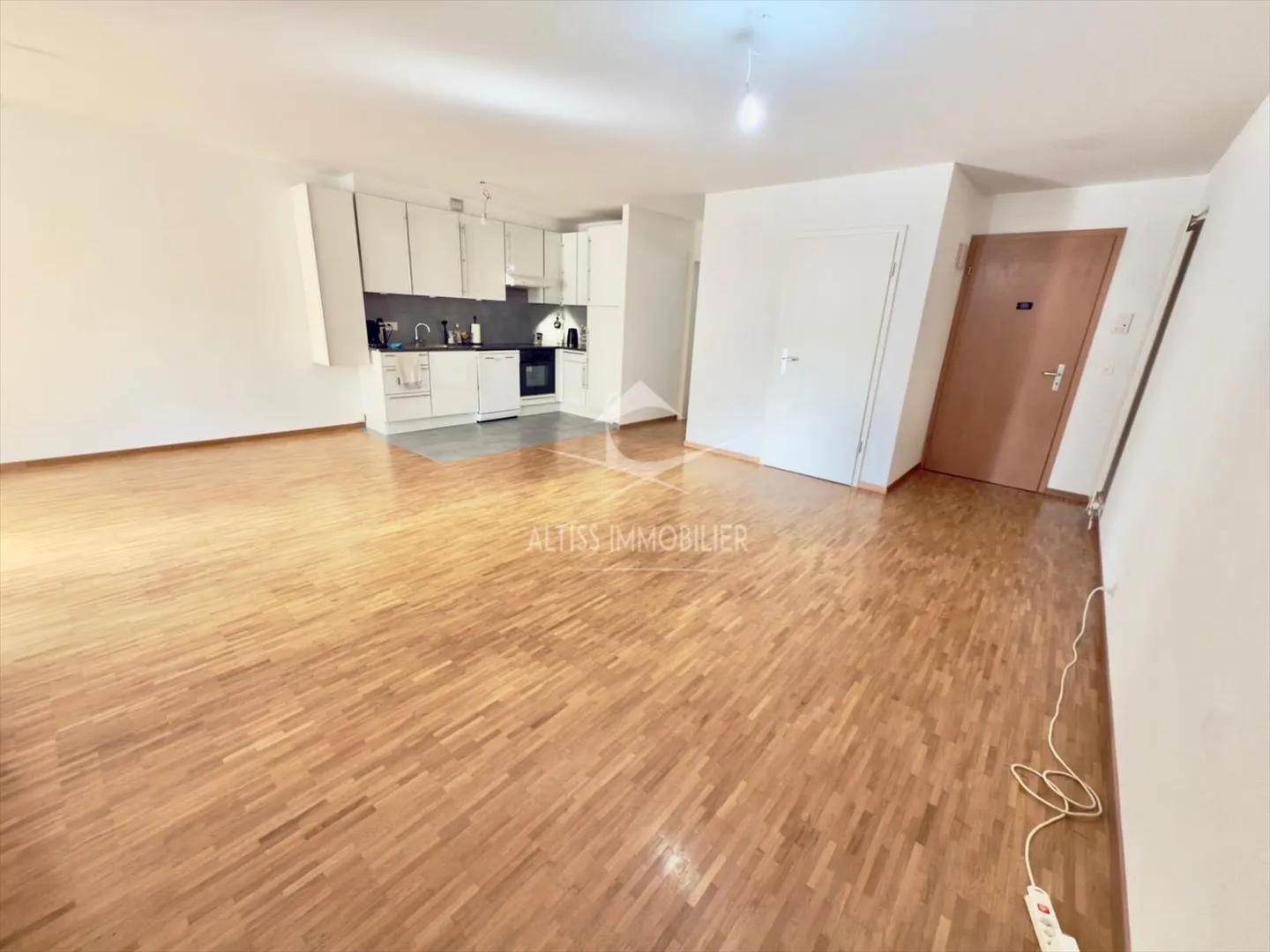 3.5 Room Apartment - Photo 4 of 12