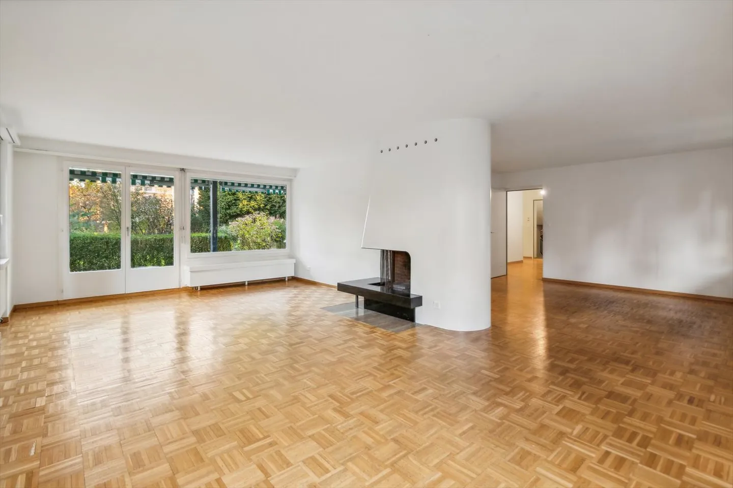 Ampio appartamento di 5,5 stanze con accesso al giardino a Seefeld - Foto 2 di 4
