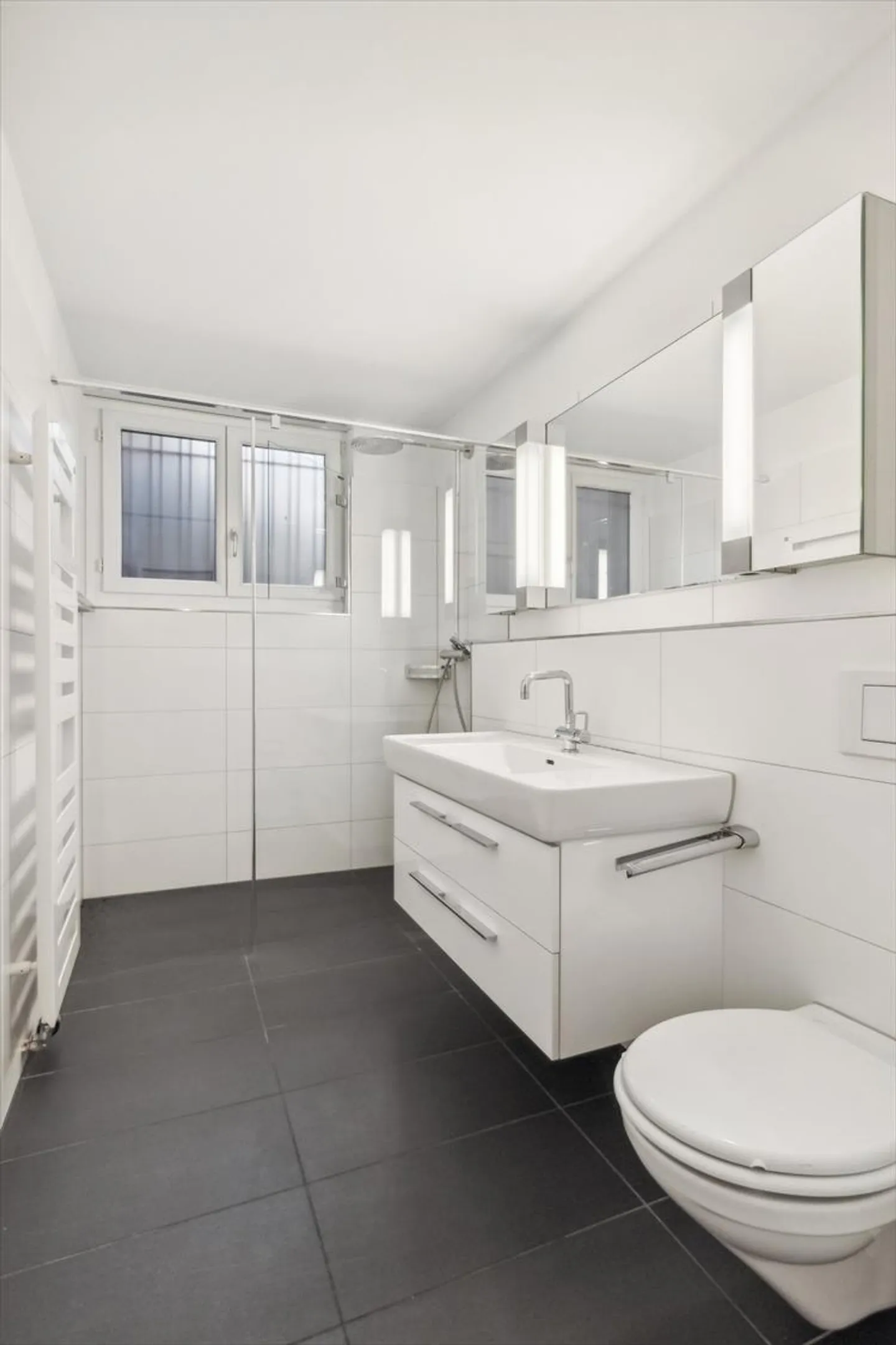 Ampio appartamento di 5,5 stanze con accesso al giardino a Seefeld - Foto 4 di 4