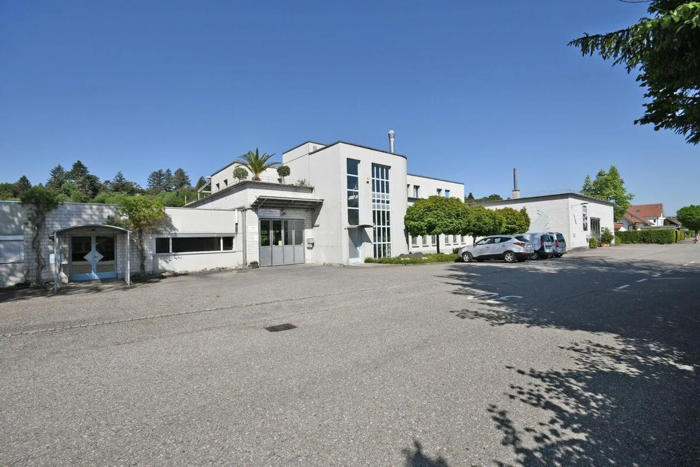 LOCAUX DE STOCKAGE BIEN SITUÉS - Photo 2 sur 10