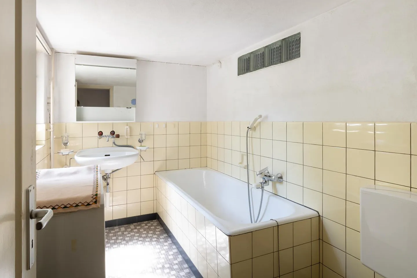 Geräumige Liegenschaft mit Potenzial - Foto 14 von 21