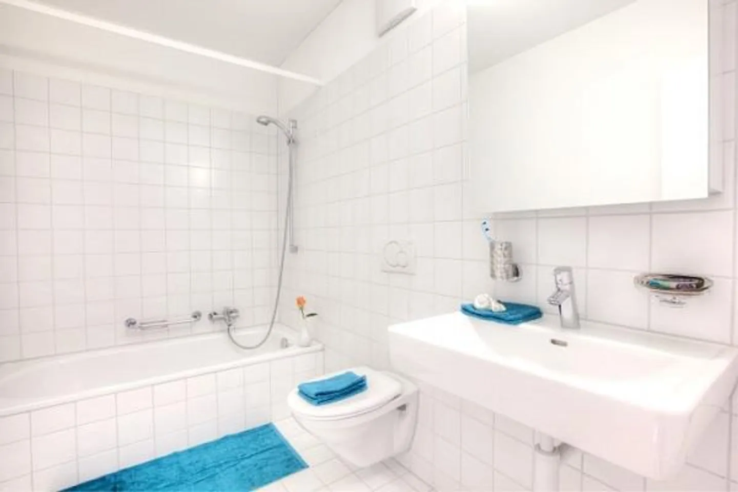 Exclusive Living - Photo 4 of 6