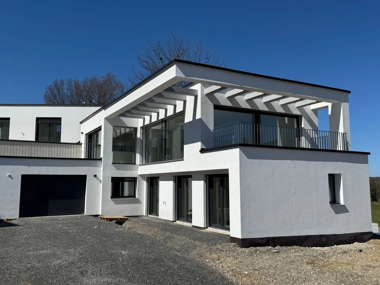 Moderne und helle Villa - Foto 6 von 13