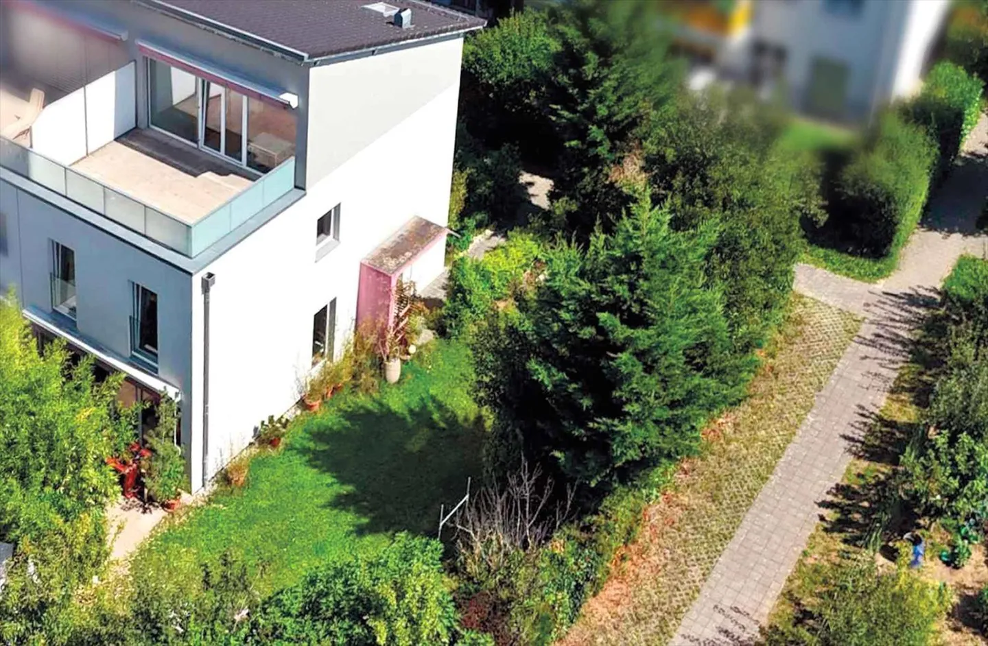 Casa a schiera spaziosa in pendenza sud con 5,5 camere - Foto 3 di 13