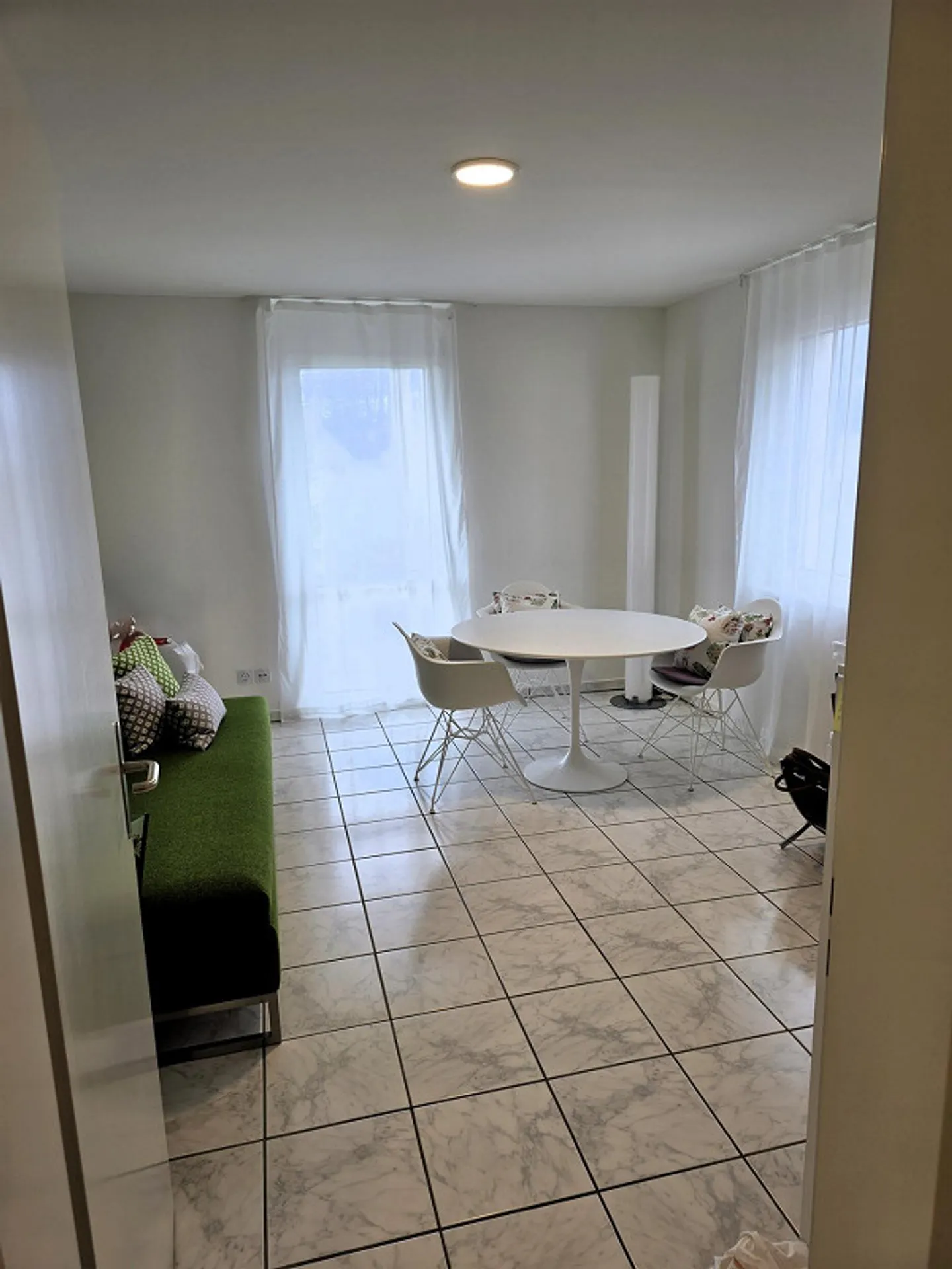 Recherche d'un nouveau locataire : charmant appartement de 3,5 pièces avec vue - Photo 3 sur 17