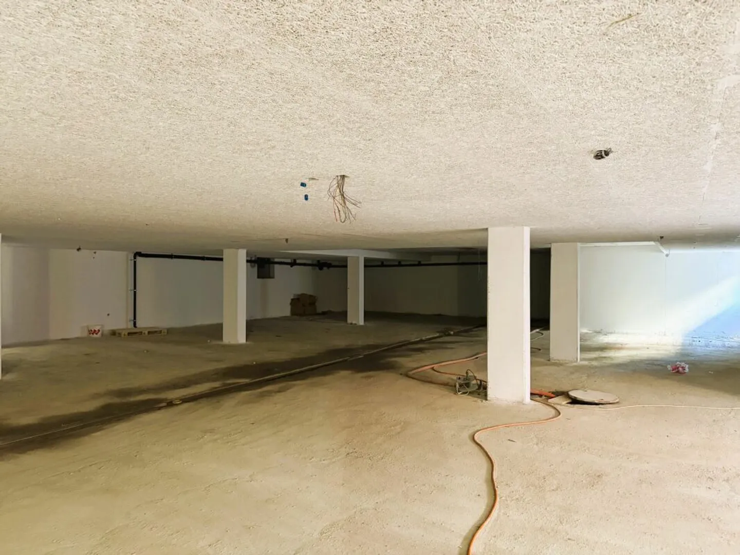 Parking space for rent - Photo 2 of 6