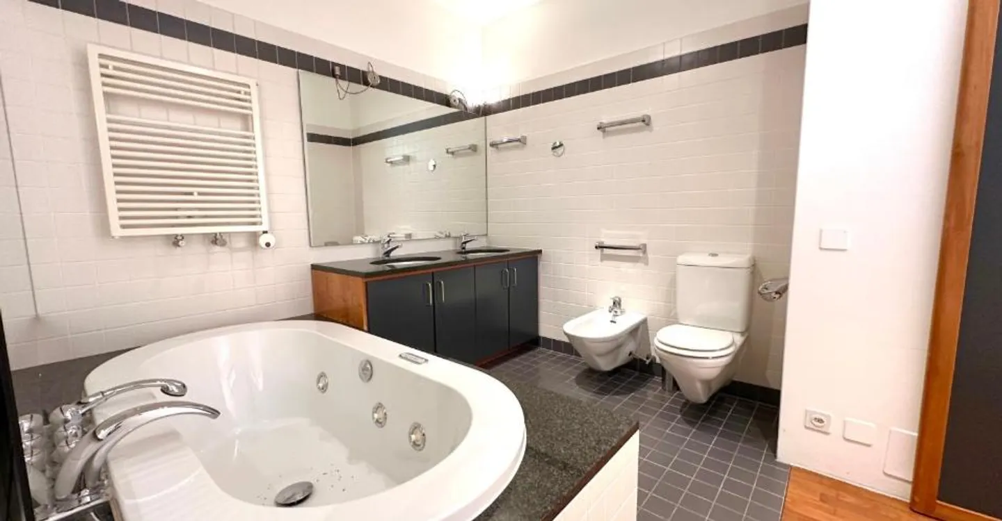 Élégante Résidence Familiale 4.5 pièces avec Confort Moderne - Foto 8 di 11