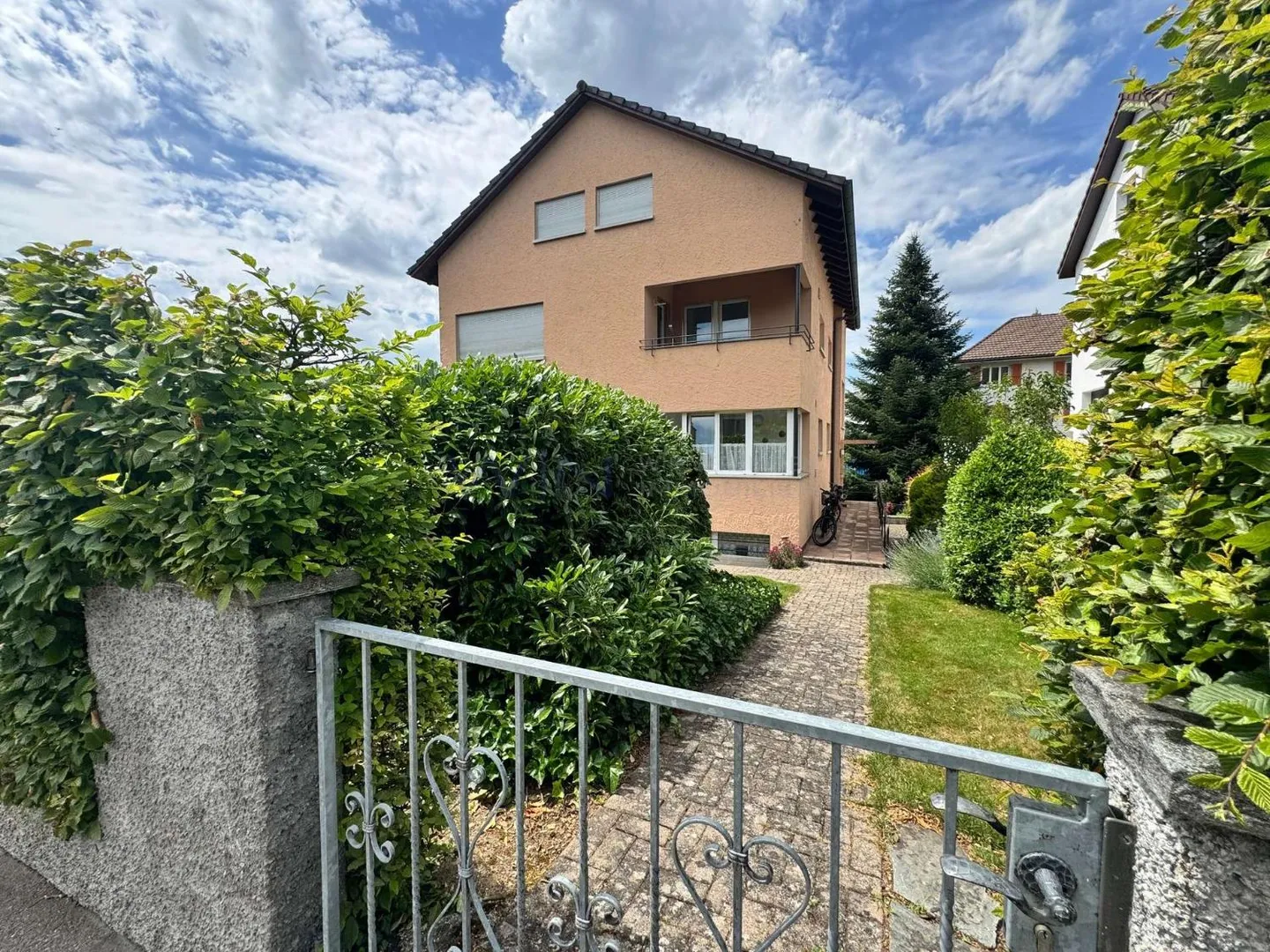 Plus qu'une maison, un monde à part - Photo 1 sur 13