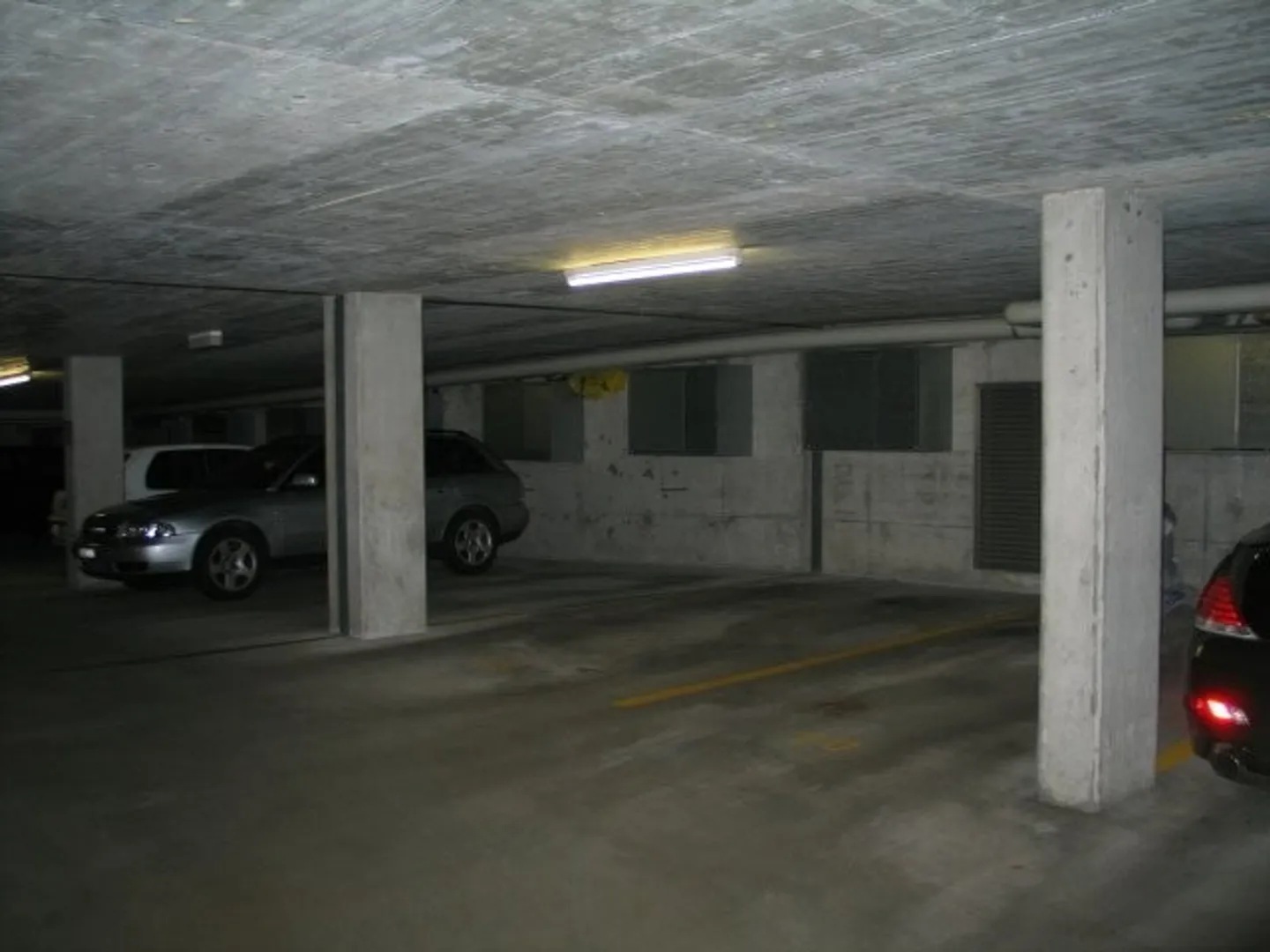 Einstellhallenplatz zu vermieten - Foto 2 von 2