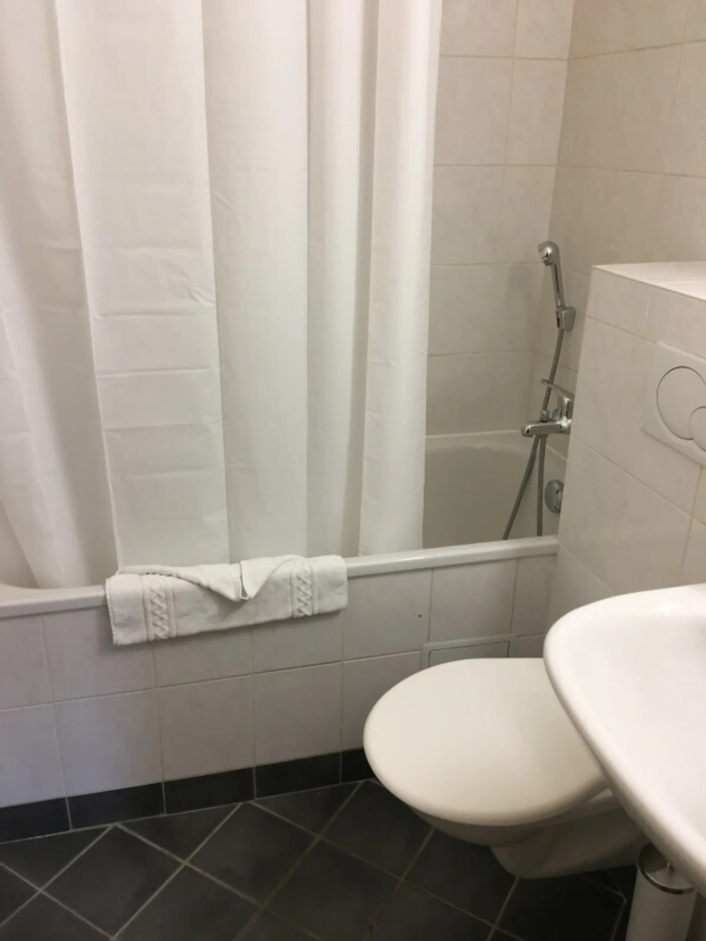 STUDIO city center near Cornavin train station - Photo 5 of 5