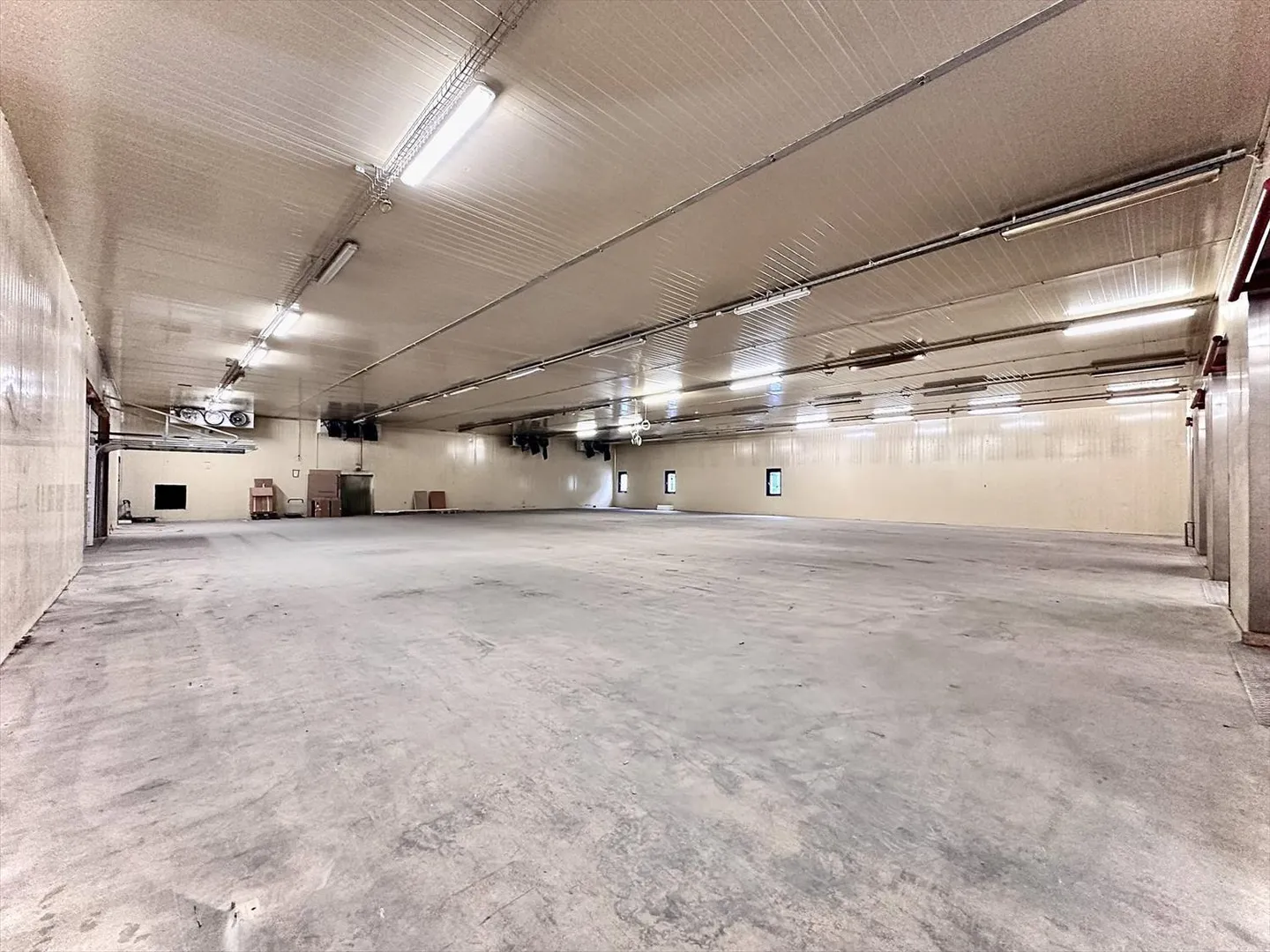 Salle de logistique de 1000 m2 à louer à Crissier - Photo 1 sur 6