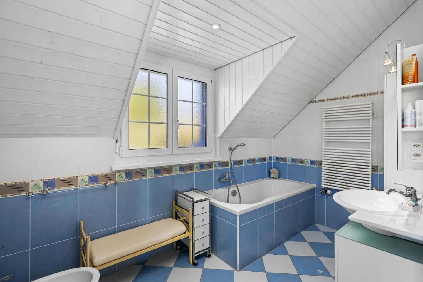 EXKLUSIVITÄT - Magnifikan Einfamilienhaus im Waadtländer Stil - Foto 9 von 13