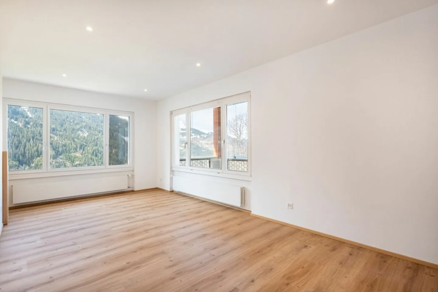 Vivre avec une vue. Appartement de 4,5 pièces fraîchement rénové près d'Arosa - Photo 8 sur 17