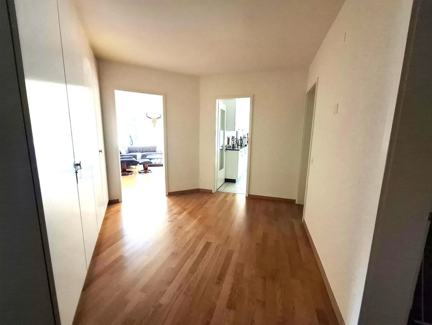 Bright 5.5 room apartment in a family-friendly residential area - Photo 3 of 6