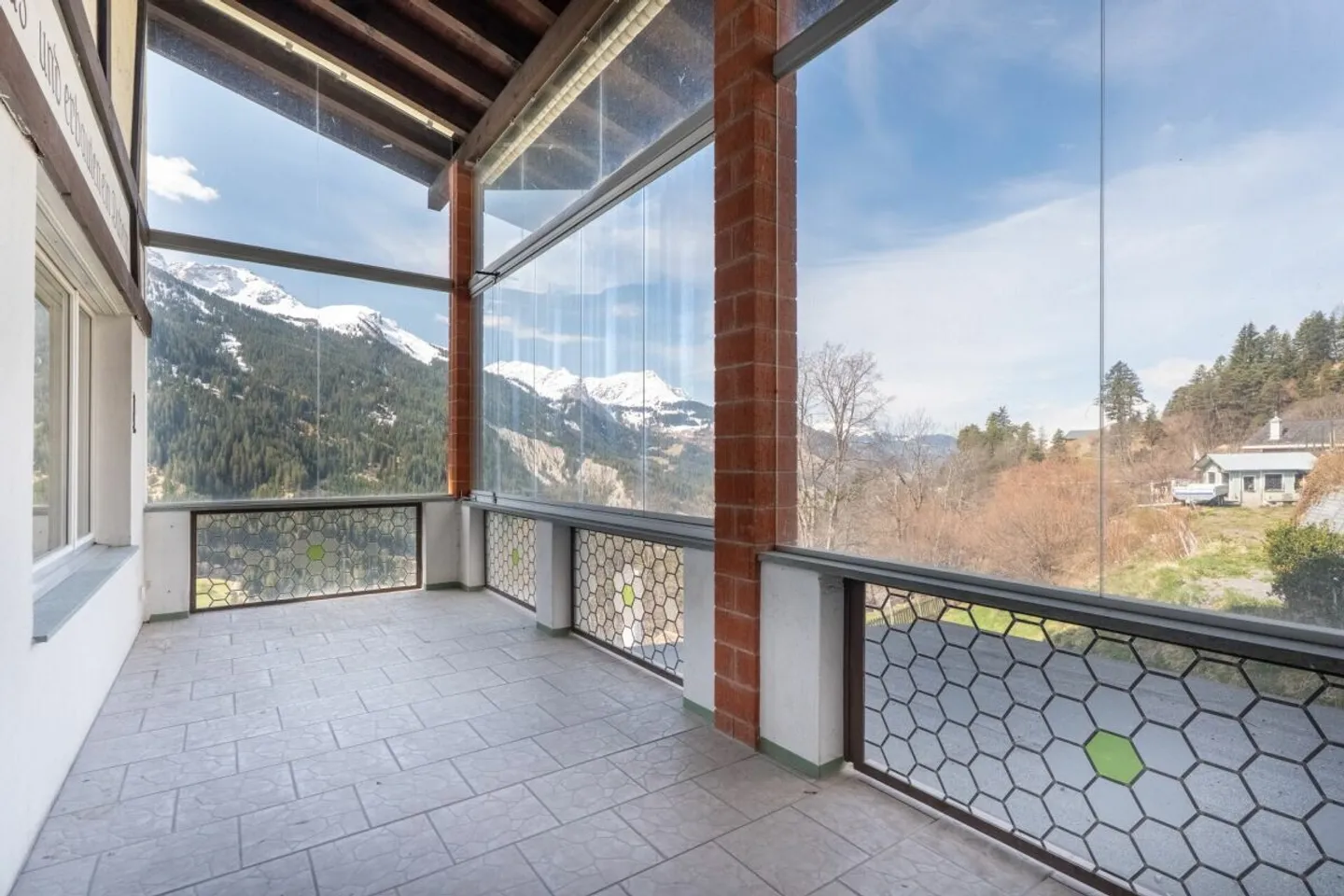 Vivre avec une vue. Appartement de 4,5 pièces fraîchement rénové près d'Arosa - Photo 12 sur 17