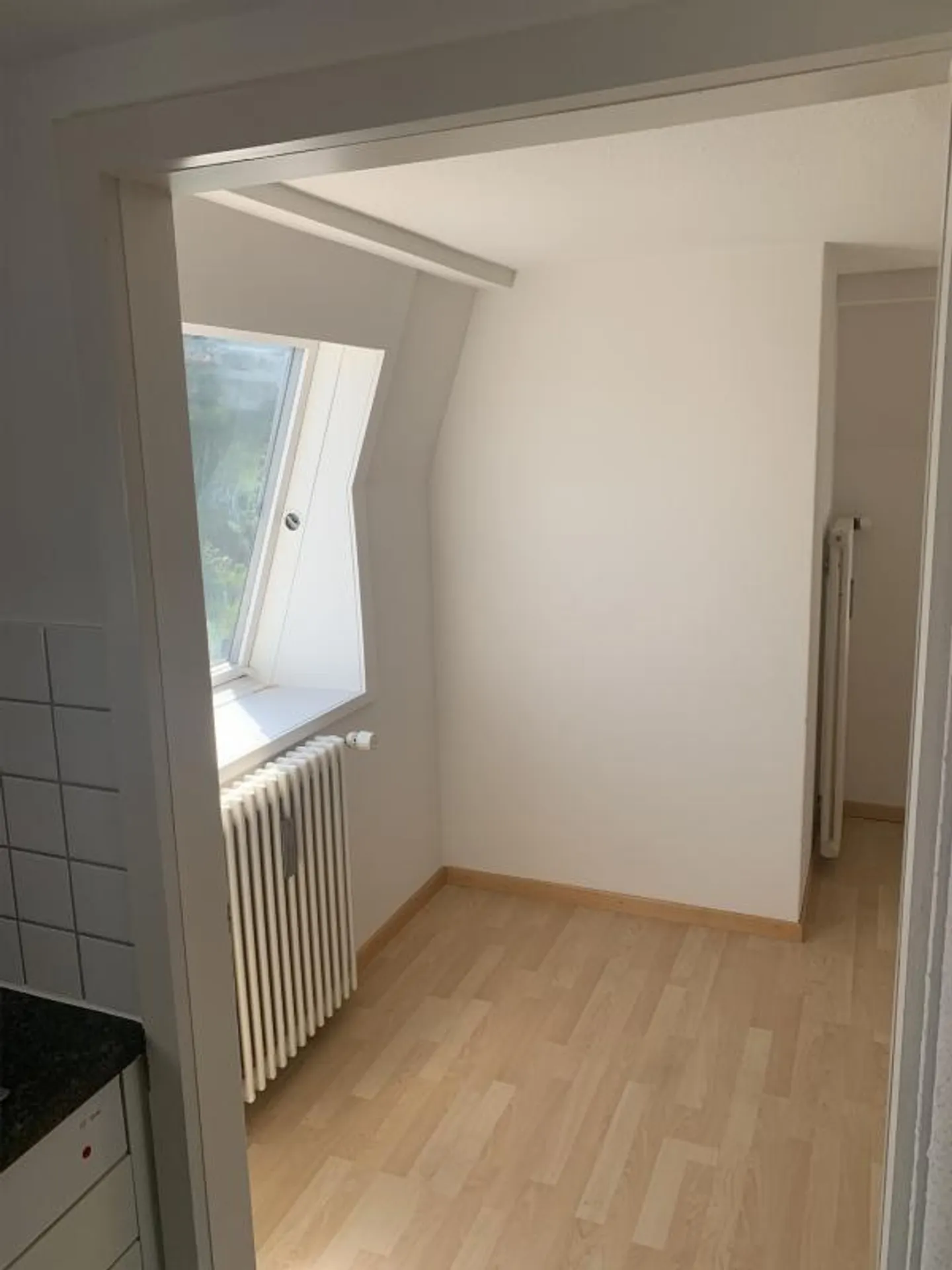 Monolocale con bagno e piccola cucina - Foto 6 di 7