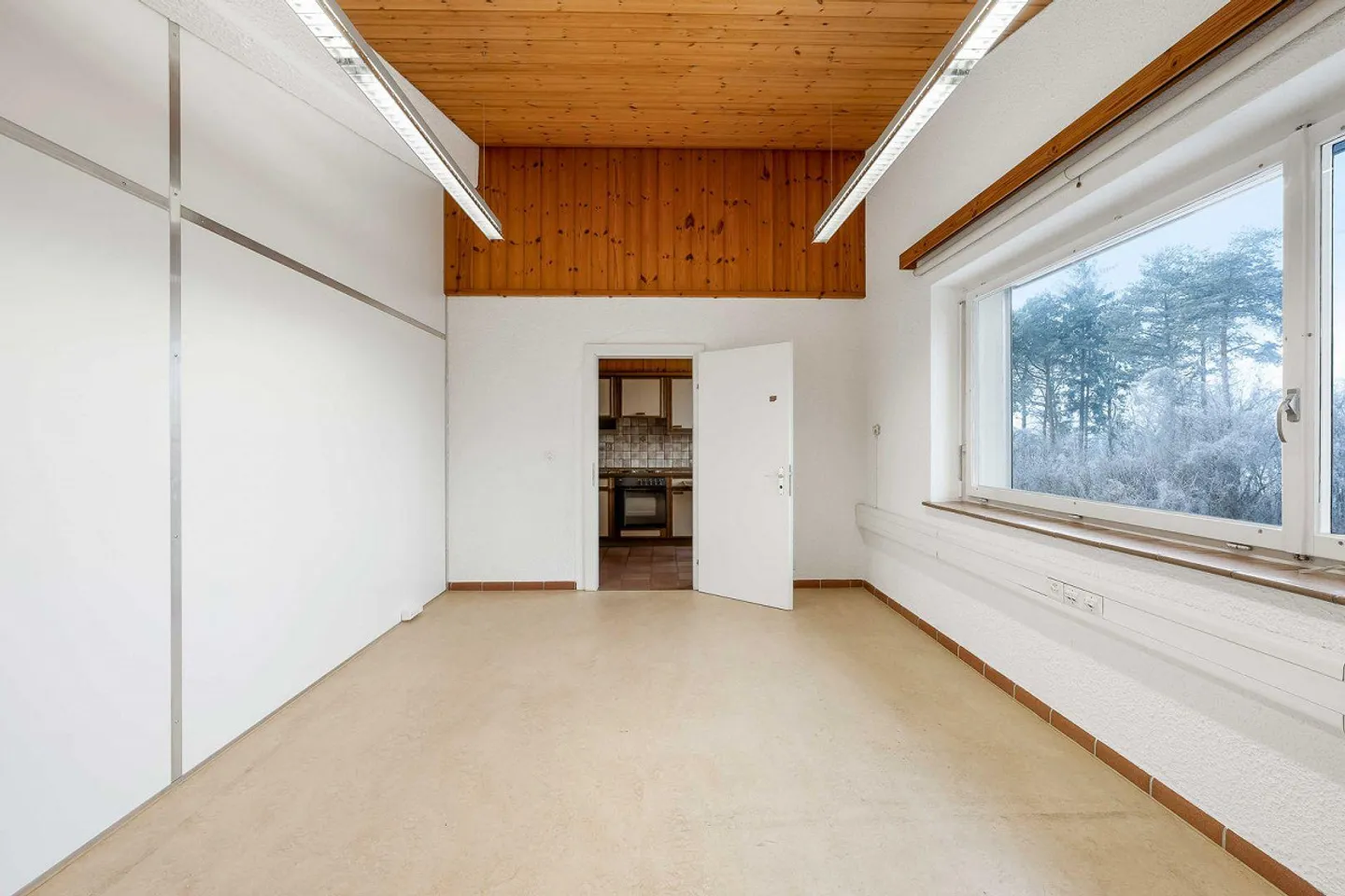 offices - Photo 3 of 16