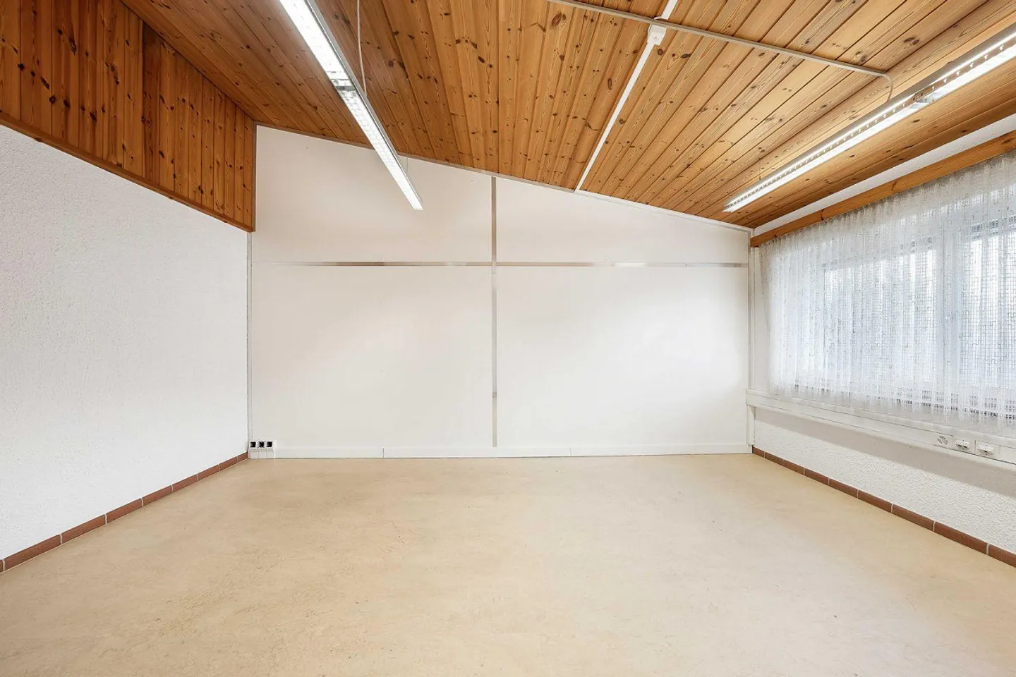 offices - Photo 4 of 16