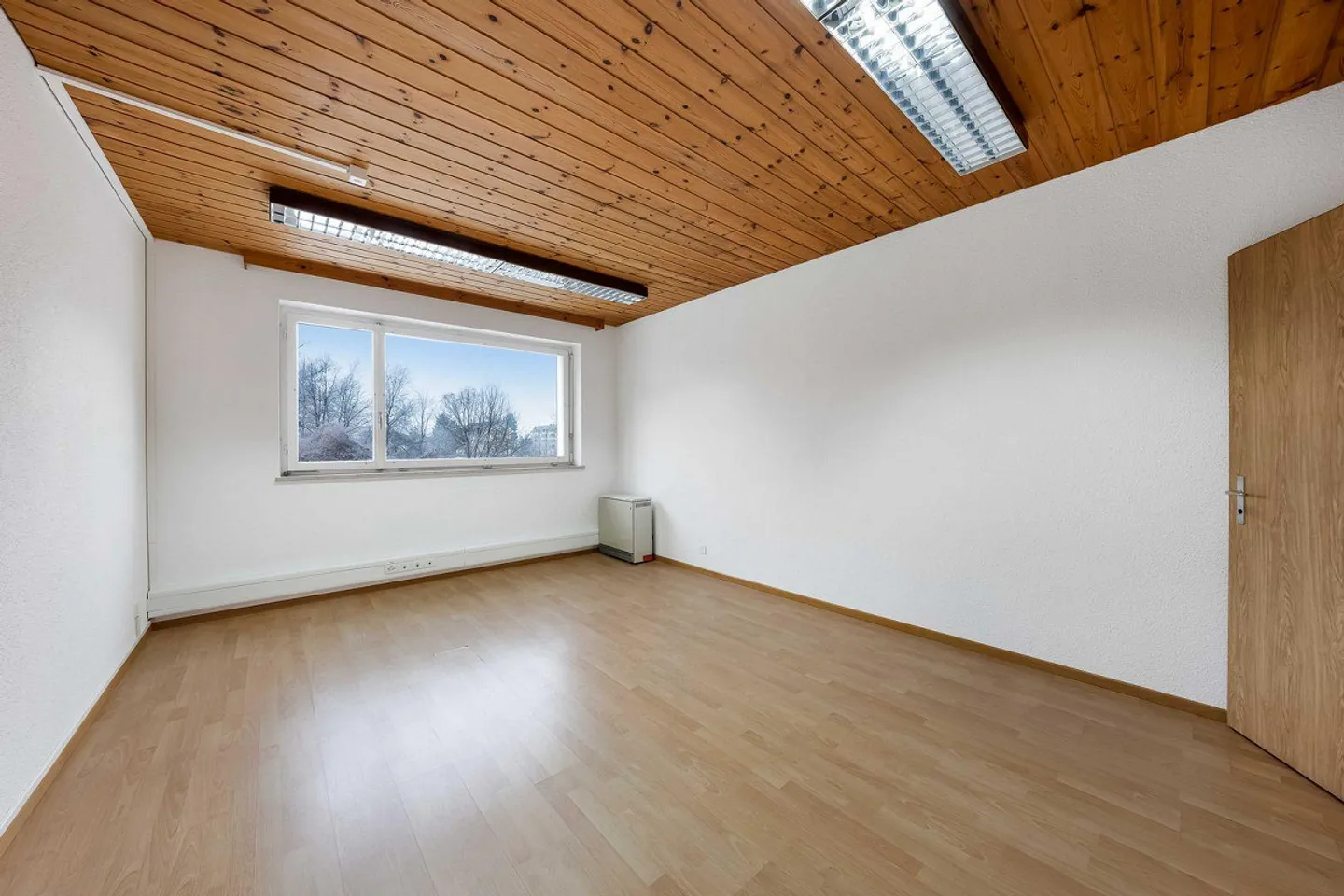 offices - Photo 11 of 16