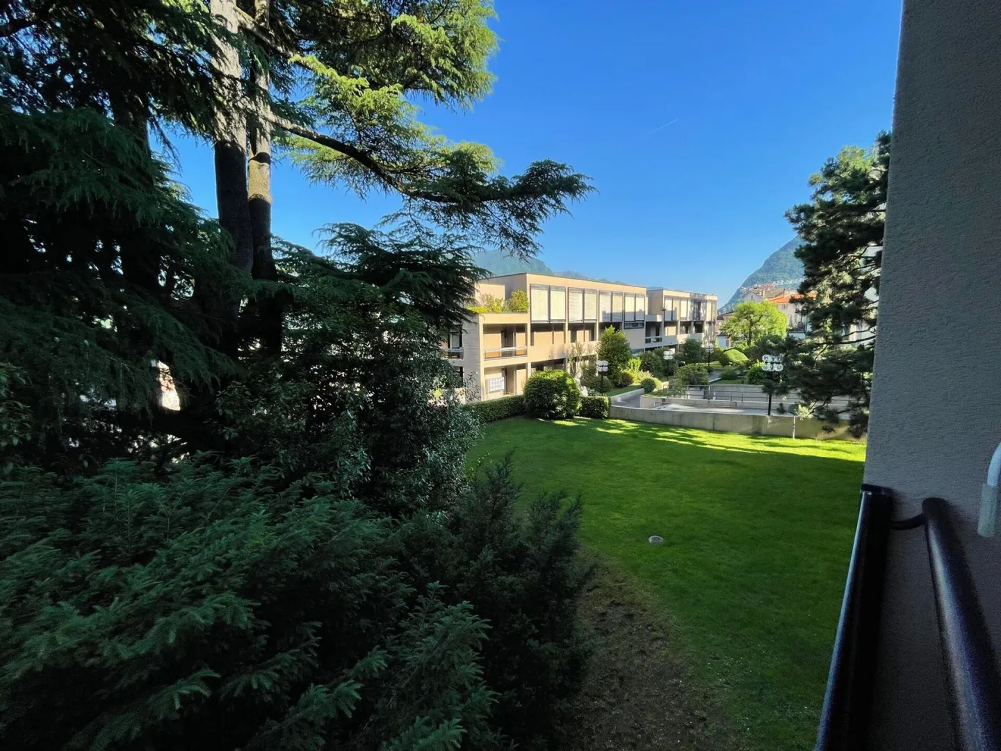 For sale elegant 3.5 rooms in the heart of Lugano - Photo 2 of 9