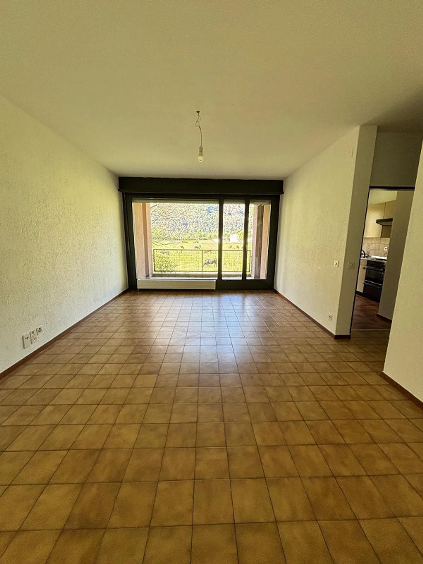 Comfortable apartment with balcony - Photo 10 of 13