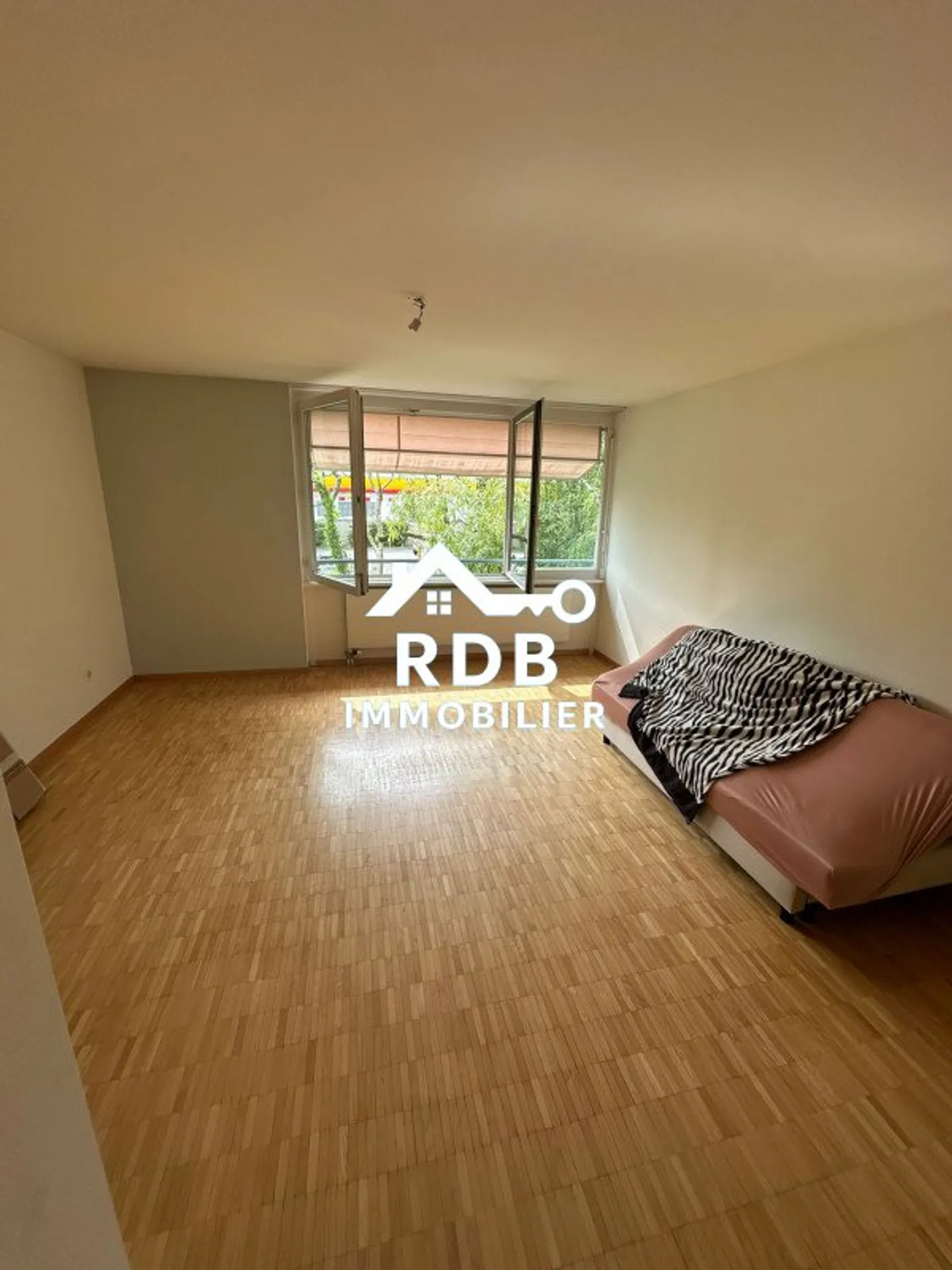 4,5-Zimmer-Duplexwohnung im 1. Stock in Onex 1213 - Foto 3 von 9