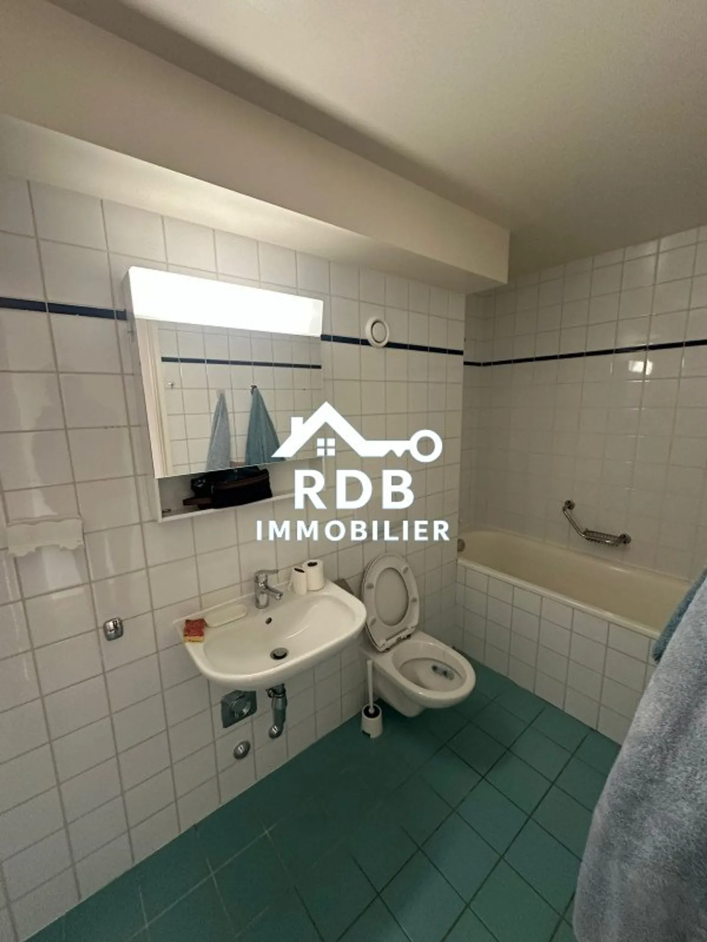 4,5-Zimmer-Duplexwohnung im 1. Stock in Onex 1213 - Foto 9 von 9