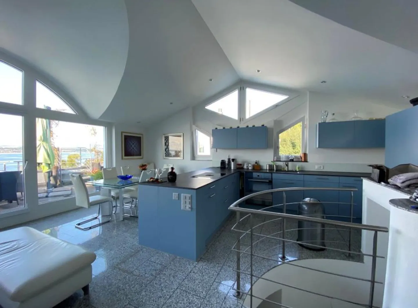 FURNISHED, TEMPORARY: 3.5 Room Maisonette Apartment with Panoramic View - Photo 3 of 10