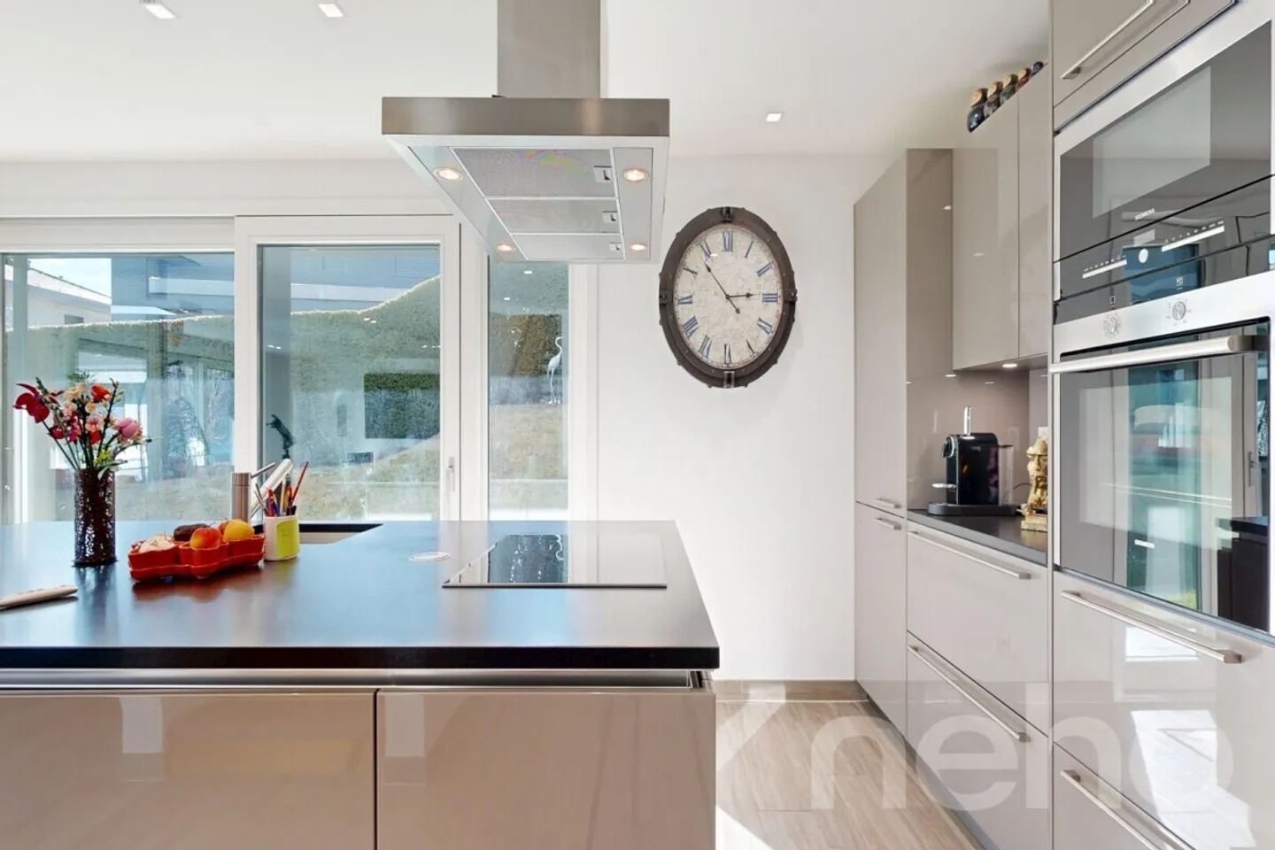 Spacious family home with terraces, garden and generous volumes - Photo 5 of 12