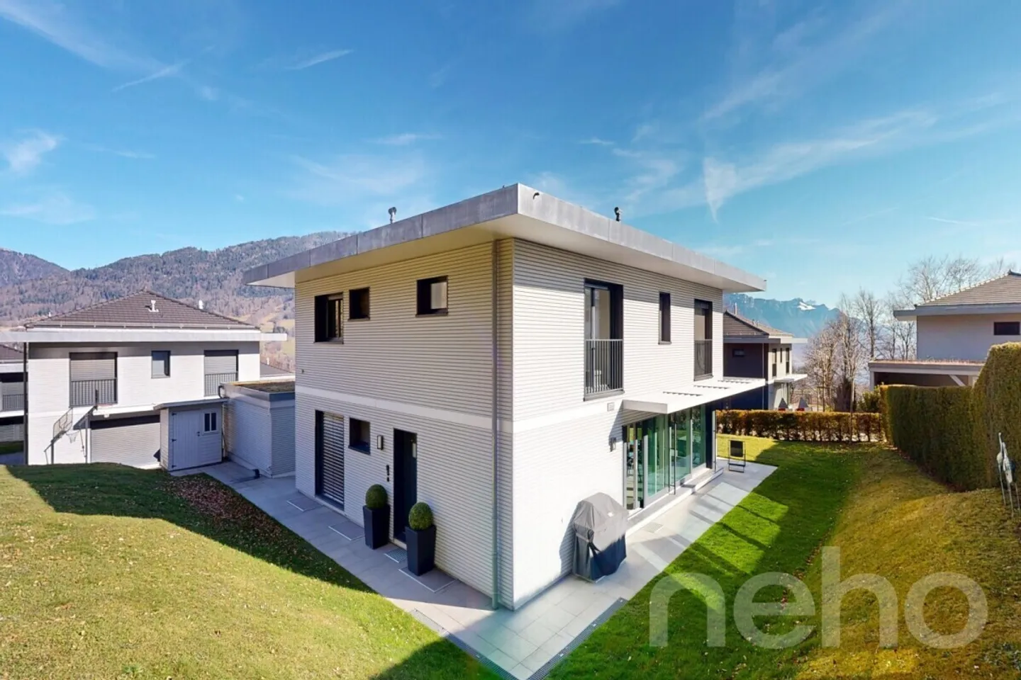 Spacious family home with terraces, garden and generous volumes - Photo 12 of 12