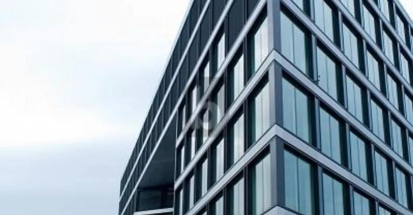 BRIGHT SPACE WITH GENIUS TRANSPORT CONNECTION - Photo 1 of 6