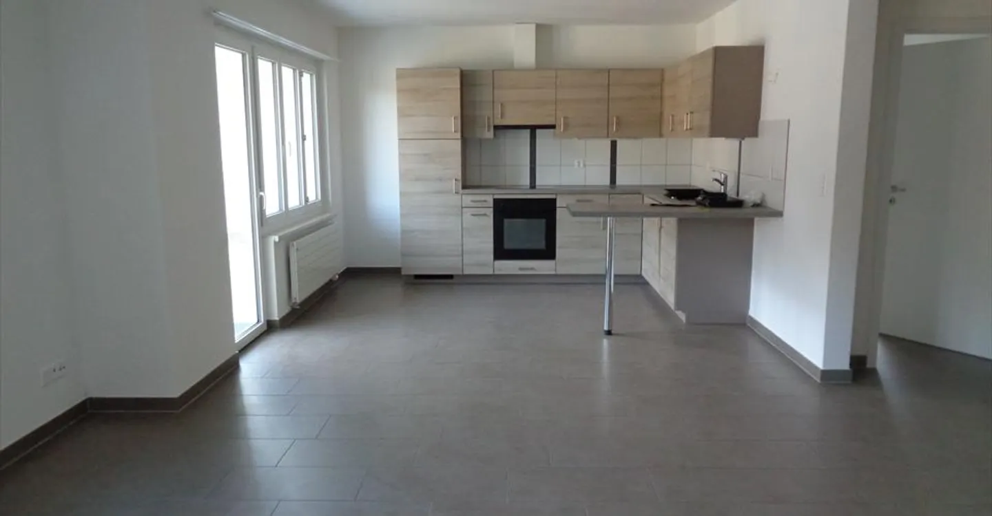Wohnung befindet sich in einem kleinen Gebäude von 4 Einheiten. - Foto 2 von 11