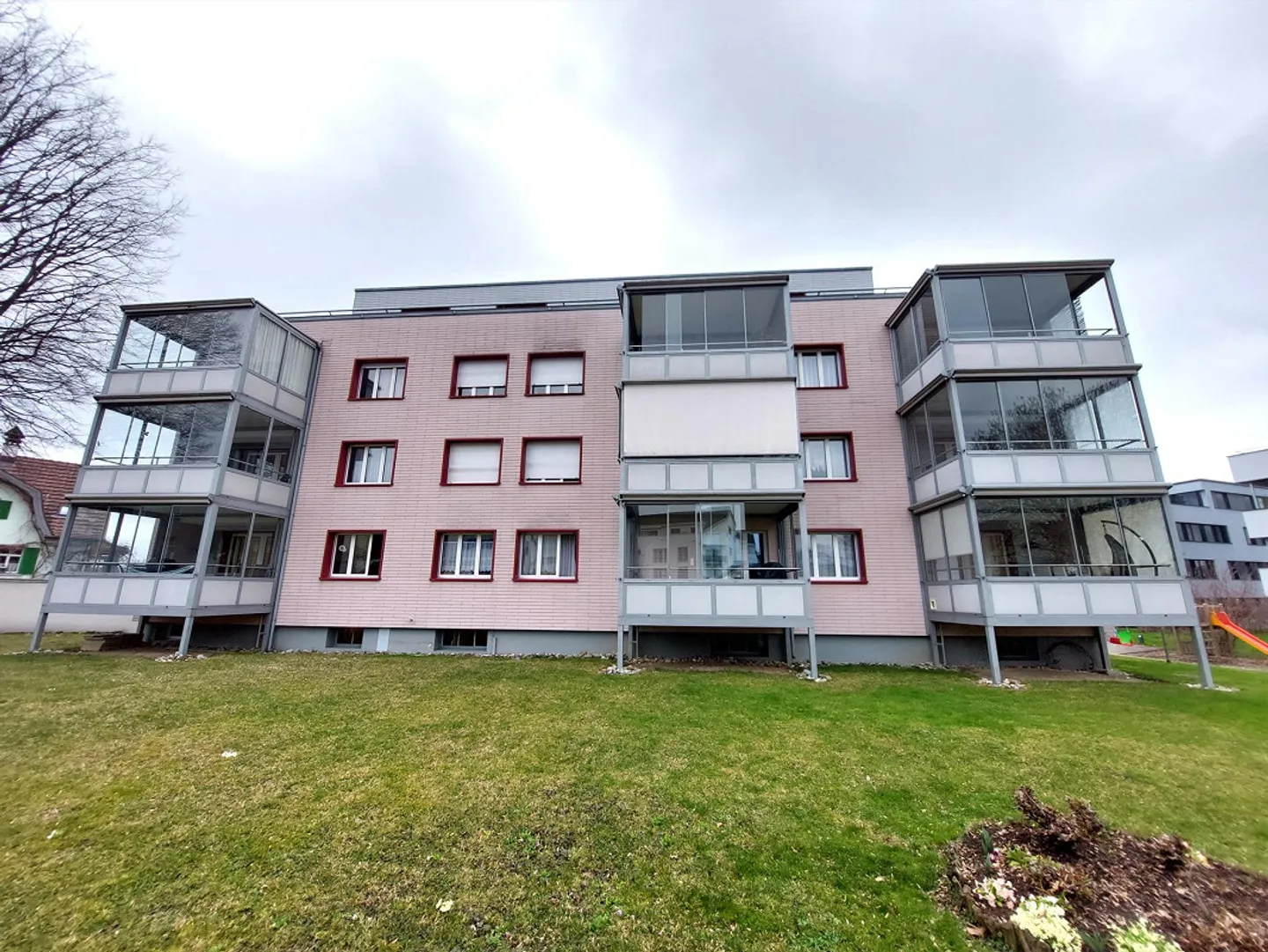 Affordable 2-room apartment in the heart of Münchwilen - Photo 1 of 8