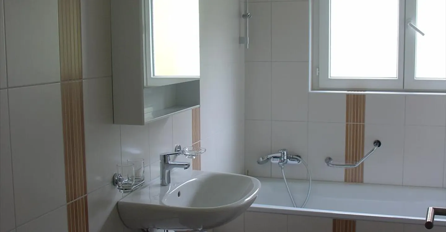 Wohnung befindet sich in einem kleinen Gebäude von 4 Einheiten. - Foto 5 von 11