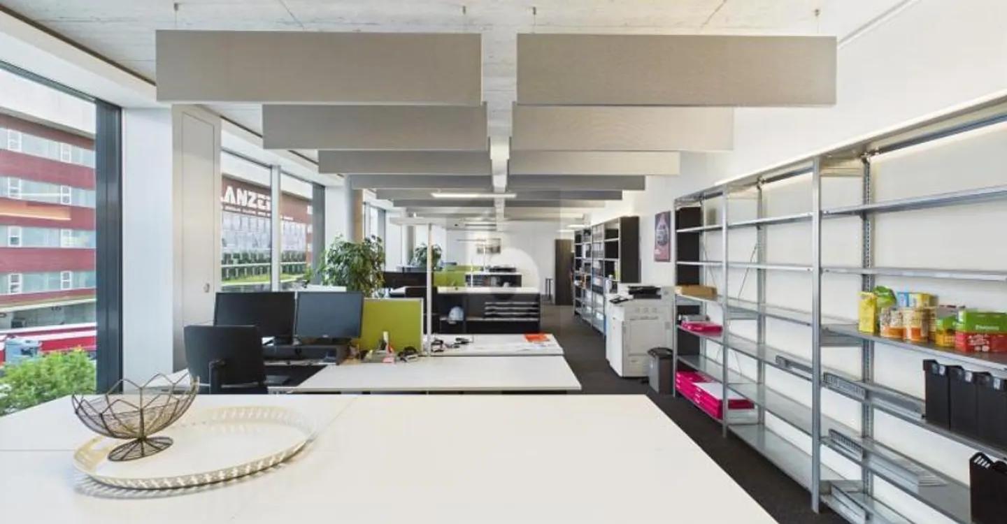BRIGHT SPACE WITH GENIUS TRANSPORT CONNECTION - Photo 5 of 6