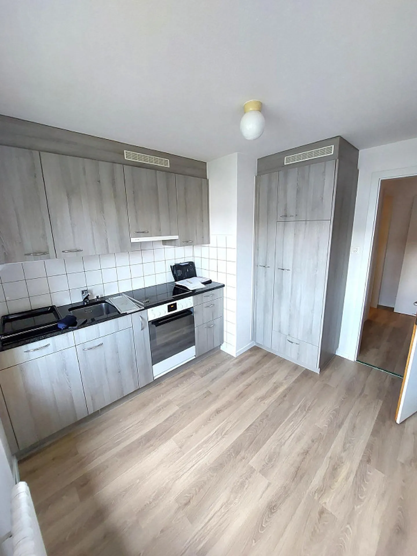 Affordable 2-room apartment in the heart of Münchwilen - Photo 6 of 8