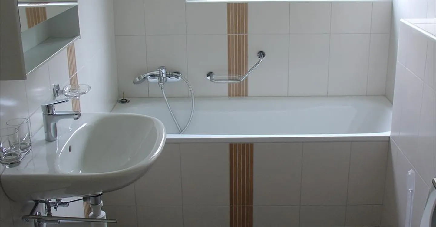 Wohnung befindet sich in einem kleinen Gebäude von 4 Einheiten. - Foto 7 von 11