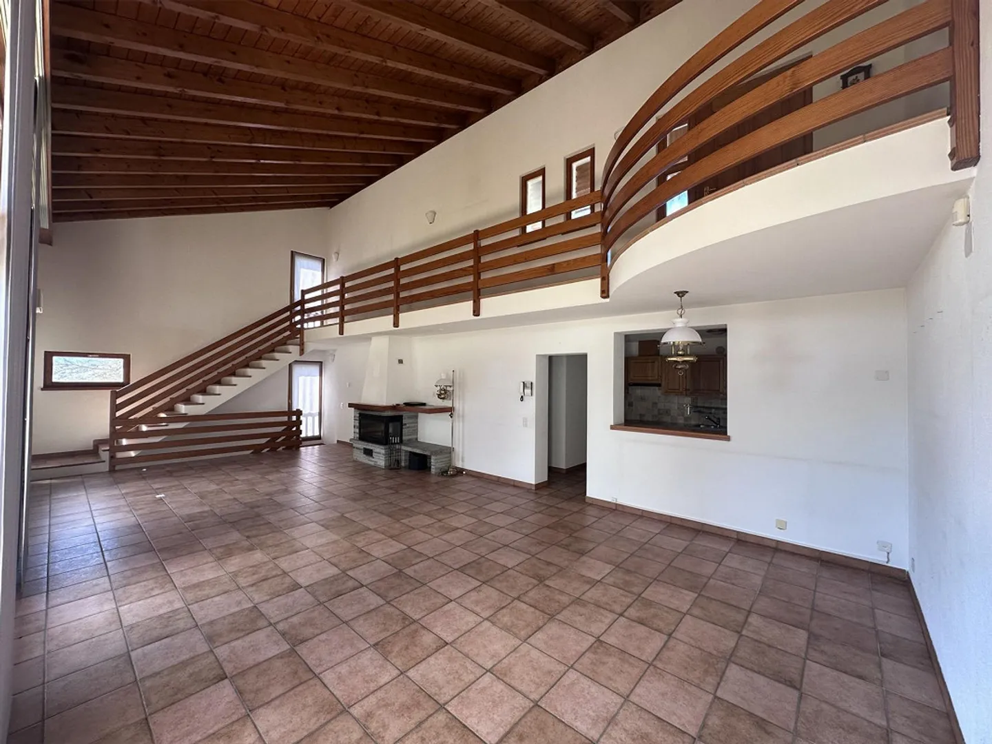 SPECTACULAR AND SPACIOUS SEMI-DETACHED HOUSE IN CADRO - Photo 5 of 13