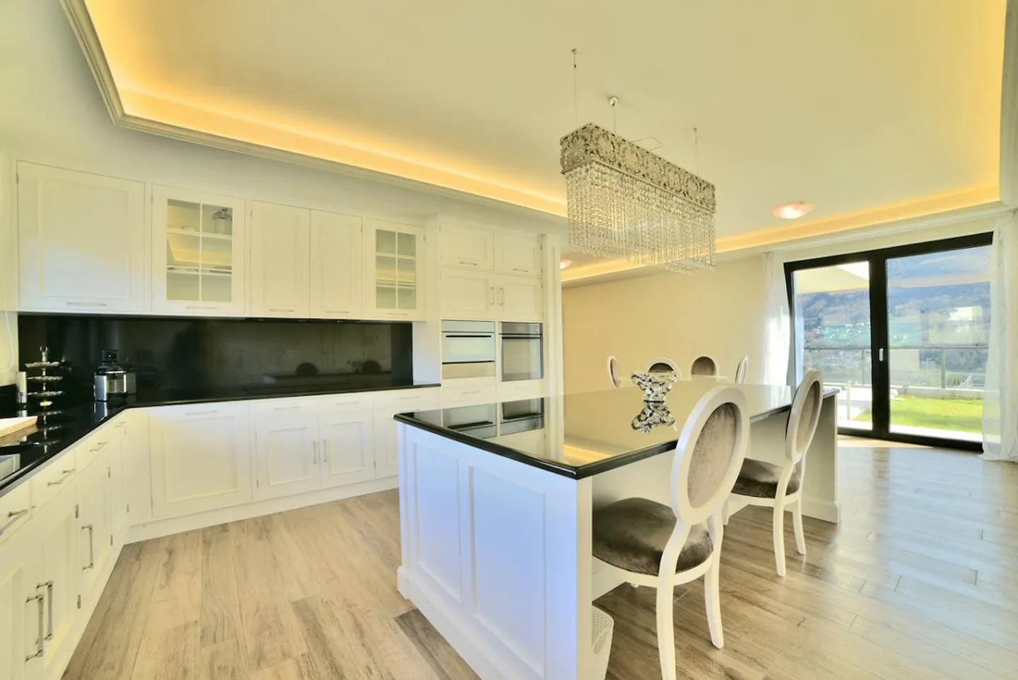 Luxury Villa with Spa - Photo 11 of 25