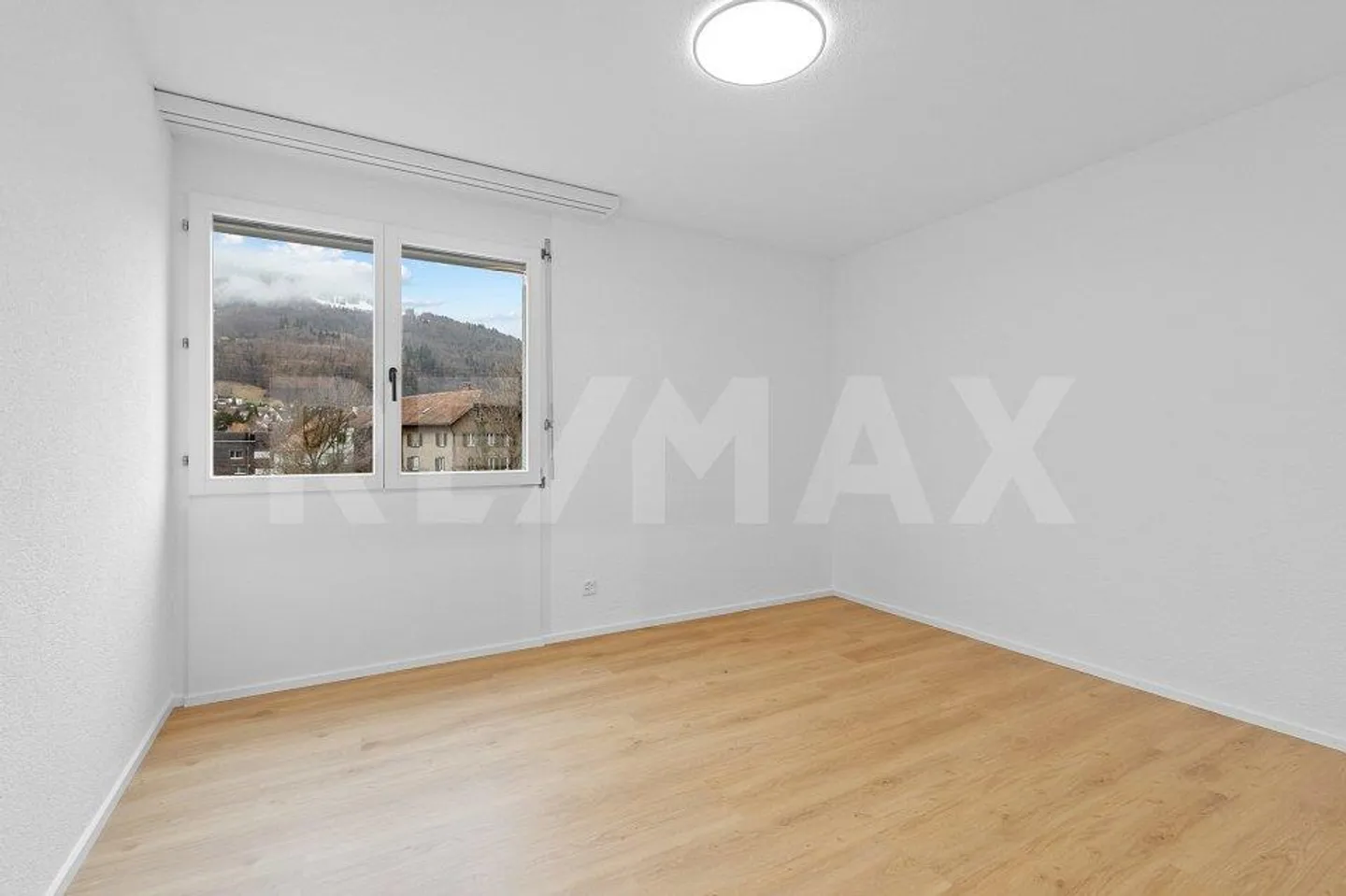 Appartement 4 ½ pièces - fraîchement rénové et prêt à emménager - Photo 8 sur 13