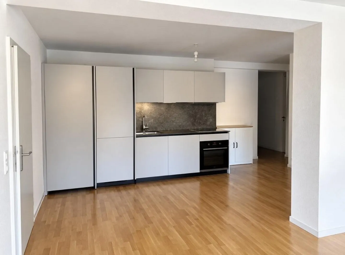 Moderne 3.5 Zimmerwohnung in Bauma in ehemaliger Fabrik - Photo 3 of 3