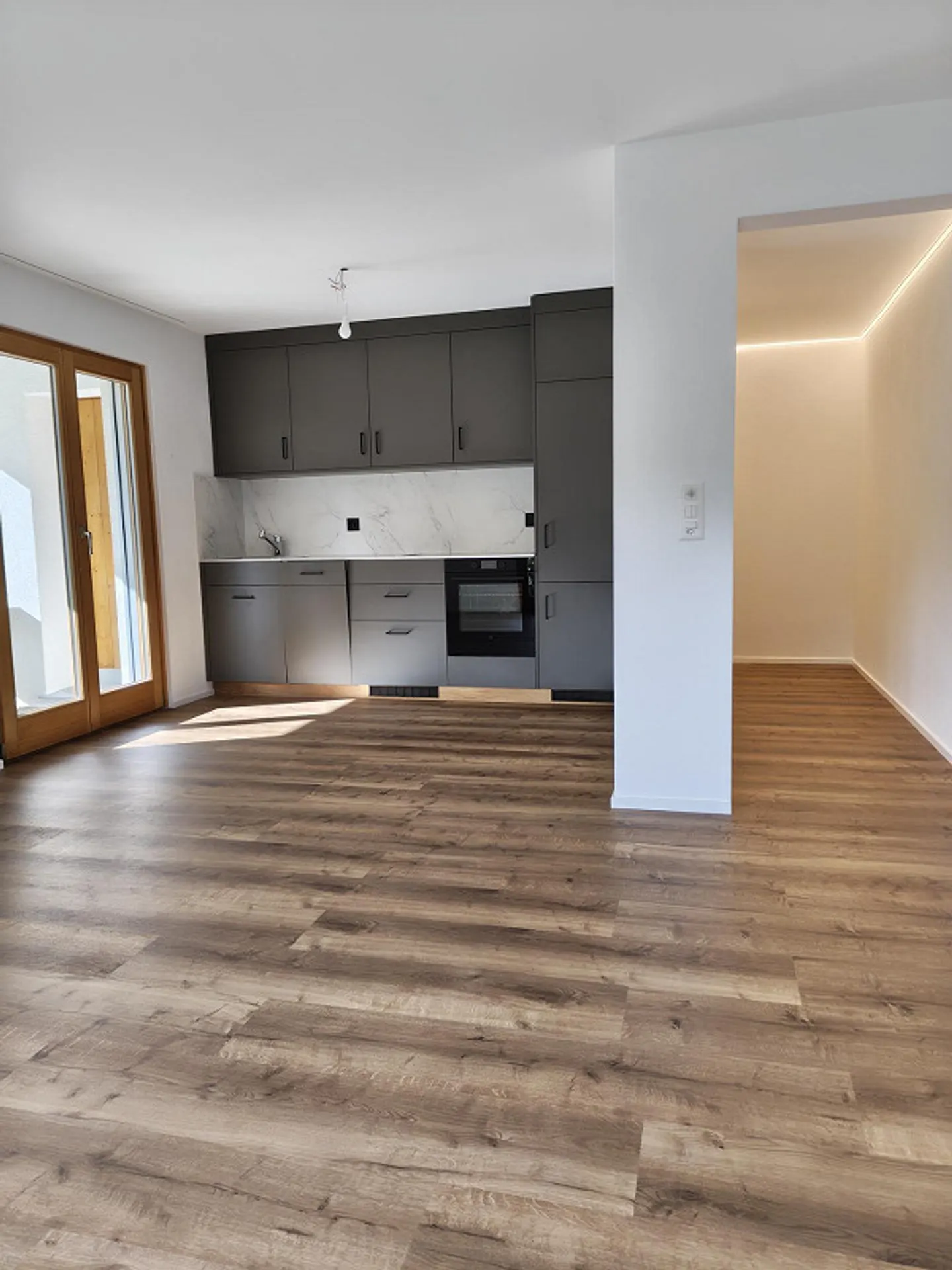 Neue 2.5 Zimmer Wohnung mit Garten - Foto 7 von 8