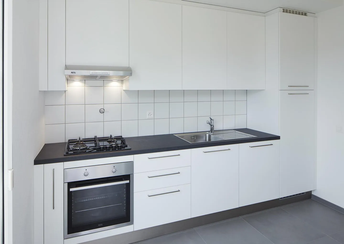 Helles 3,5-Zimmer-Apartment mit Balkon in Lugano - Foto 2 von 11